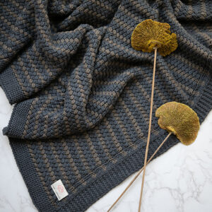 Tara organic cotton knit throw | Dark Grey